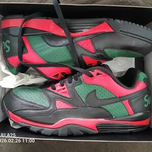 Nike Men's Black and Red Sneakers